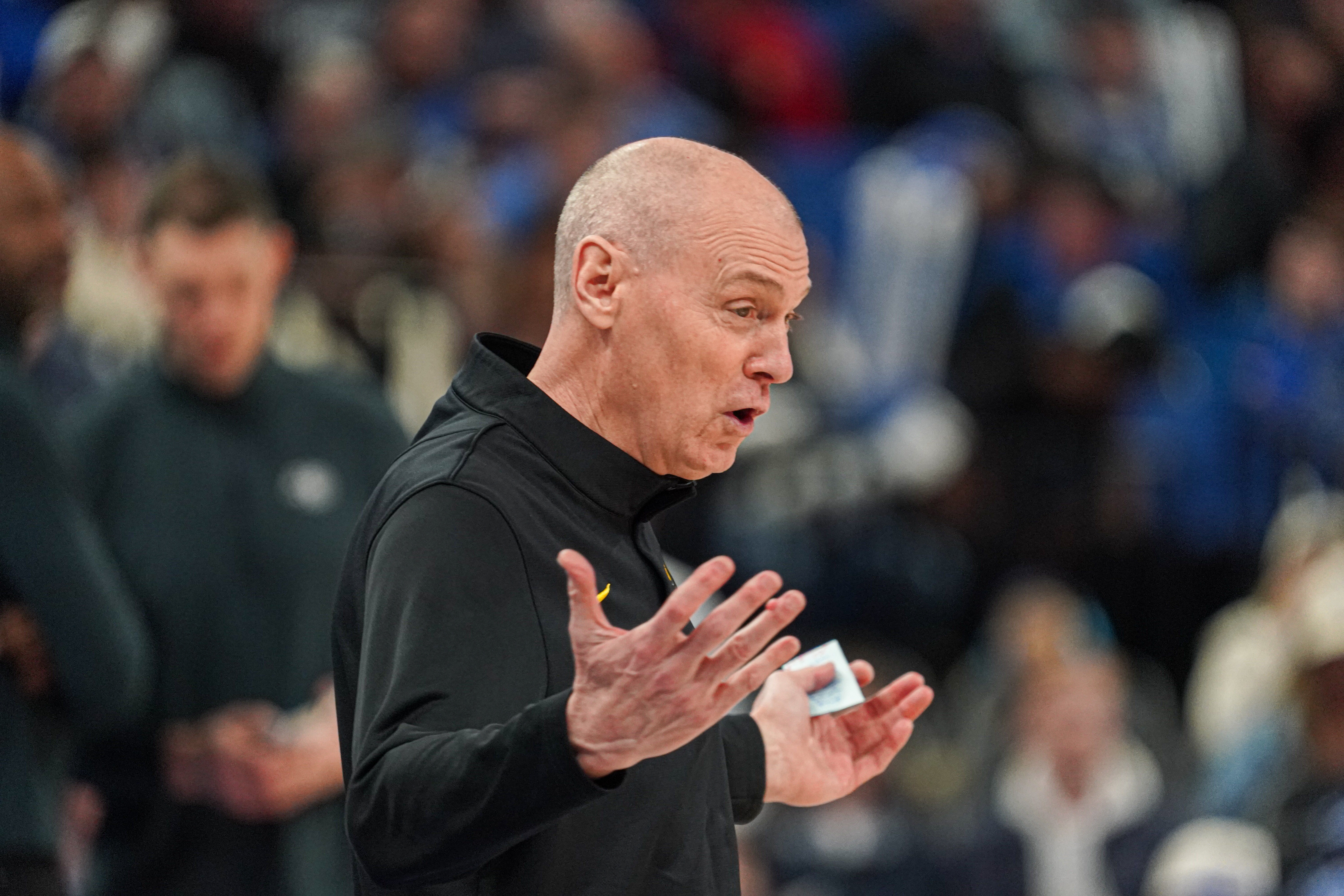 Leyu Sports 在线入口-卡莱尔：为我们的队员高兴 这个赛季很艰难 与他们并肩作战很开心