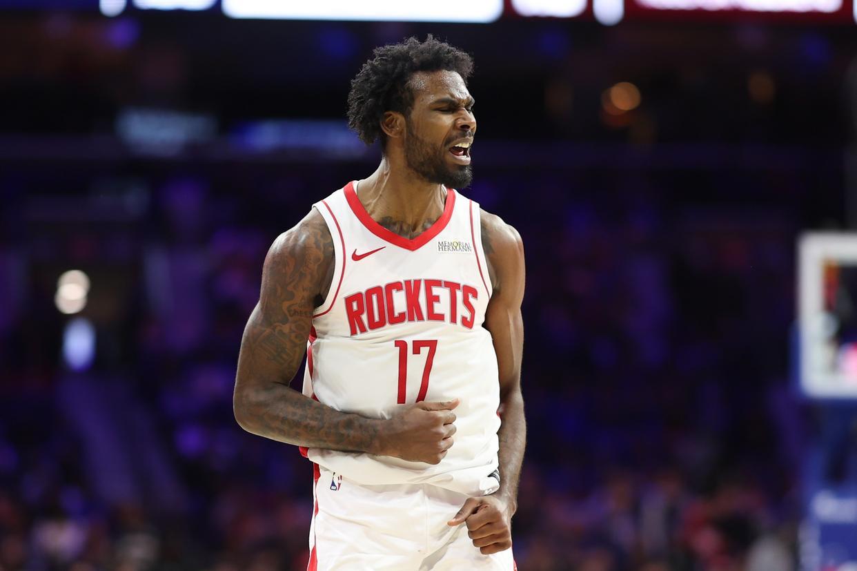 乐鱼体育APP下载-火箭队阵容变动!边缘2人暂时离队,双核长期缺阵,仅剩13人可用