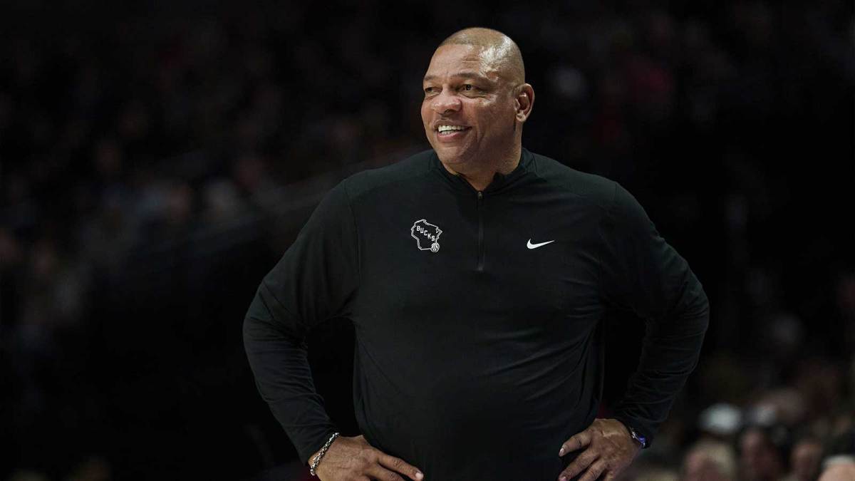 乐鱼官网-反应不一,道格·里弗斯入选名人堂引发NBA球迷争议